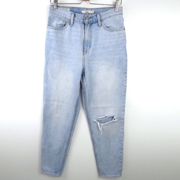 Levi's Light Wash Mom Jean Size 28 - Picture 4 of 14